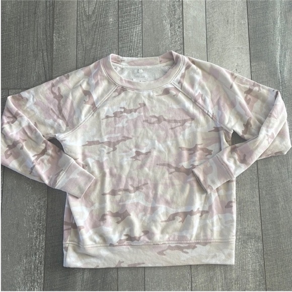 Lou & Grey Size XS Pink Camouflage Crewneck Sweatshirt. - Picture 2 of 6